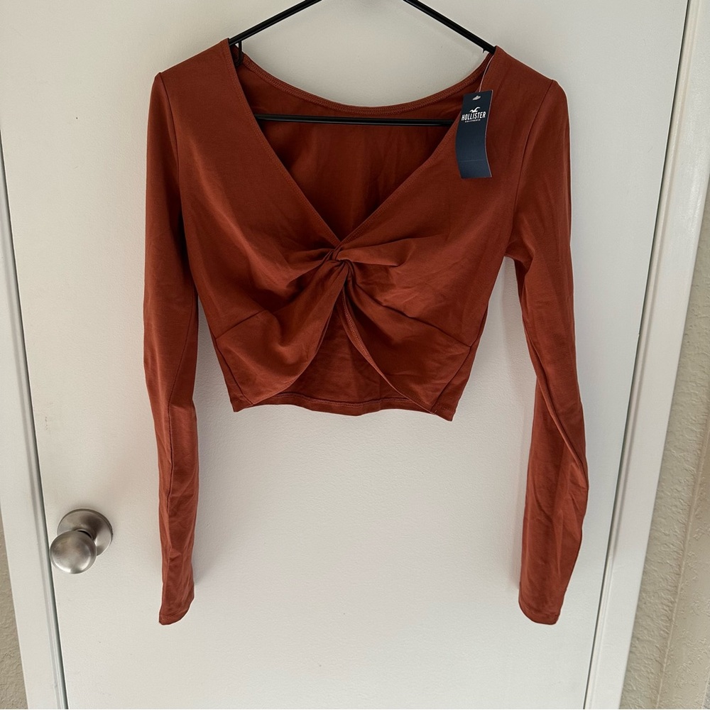 Hollister Rust Knot-Front Long Sleeve Crop Top